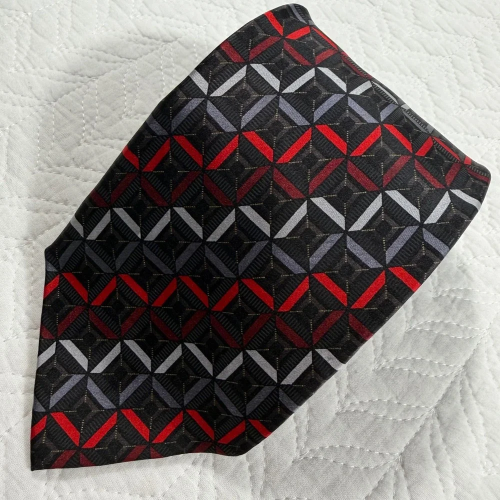 Kilburne and Finch‎ Men's Geometric Pattern 100% Silk Necktie 59x3.5 Red Gray